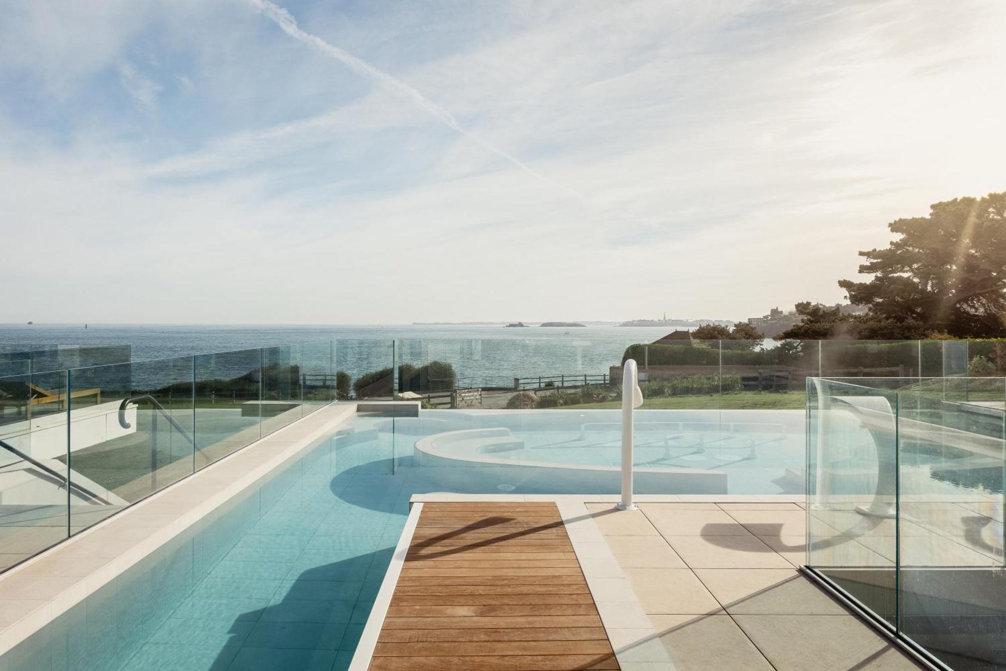 Emeria Dinard Thalasso Spa Exterior photo